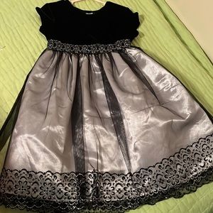 Good condition, black and white dress with sliver accent belt